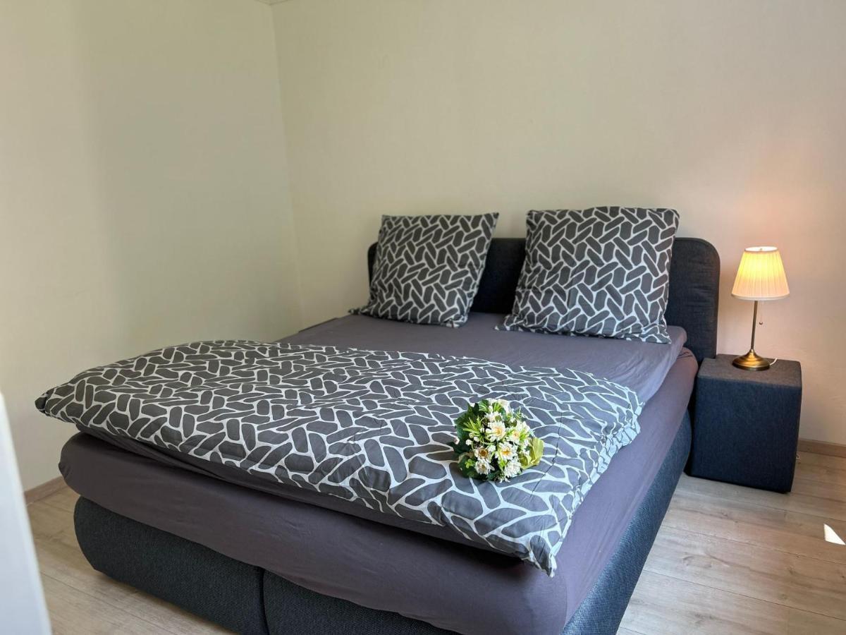 Apartamento Gemuetliches Familienhaus - Fuehlt Euch Wohl Oldenburg Exterior foto