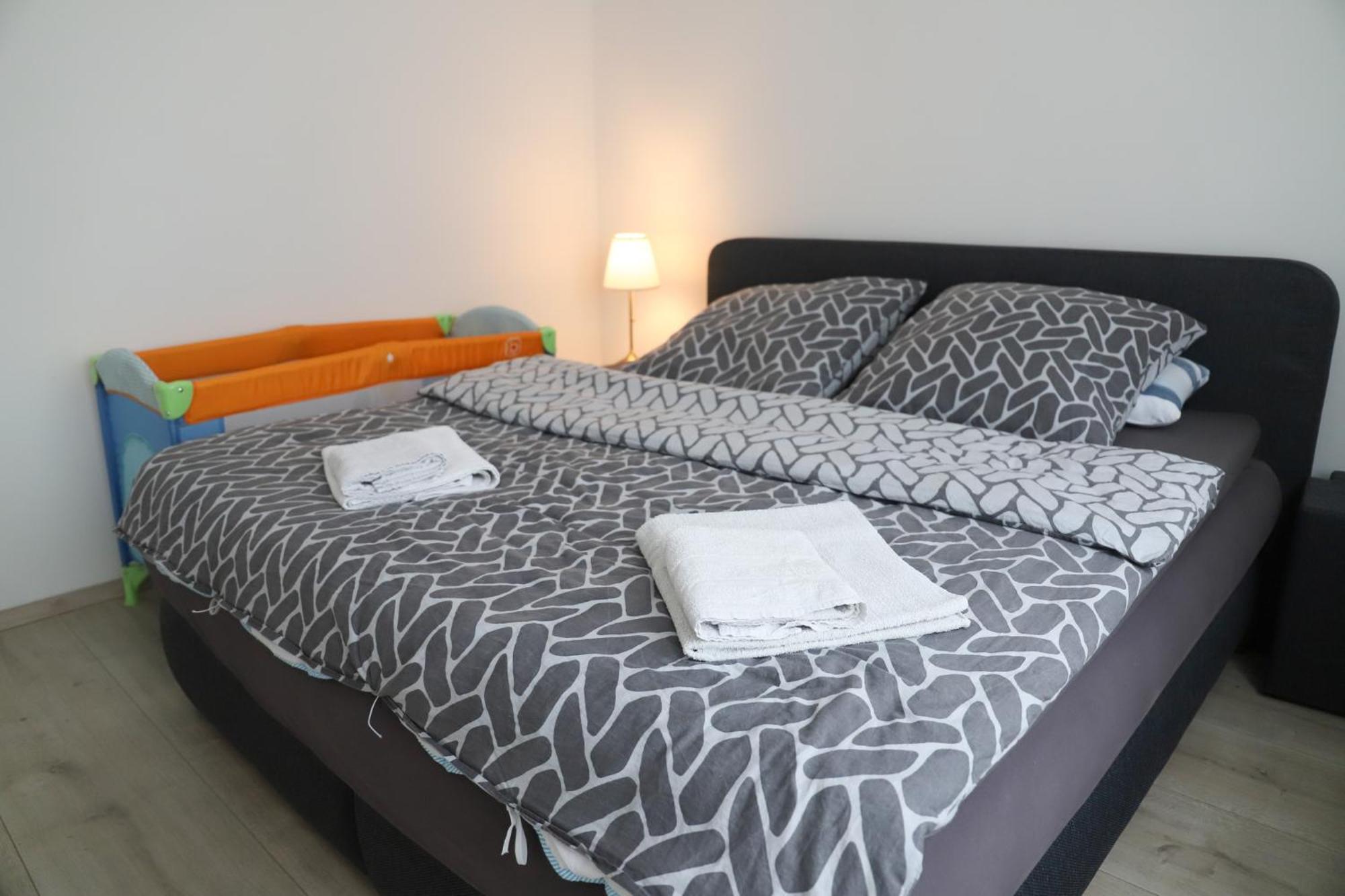 Apartamento Gemuetliches Familienhaus - Fuehlt Euch Wohl Oldenburg Exterior foto
